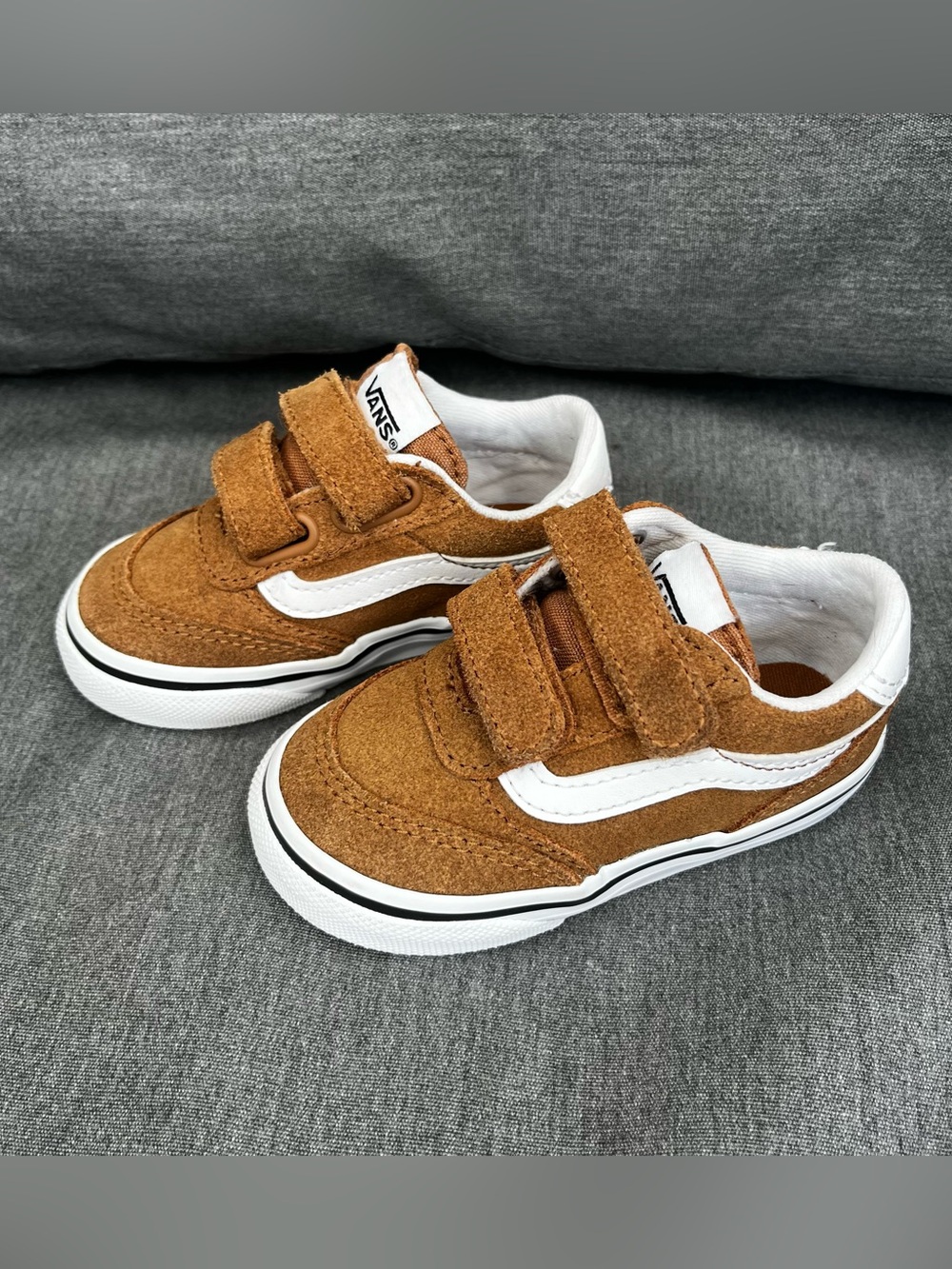 Vans Kids Brown Suede Old Skool Velcro Sneakers with White Stripe. Sz 5. Toddler